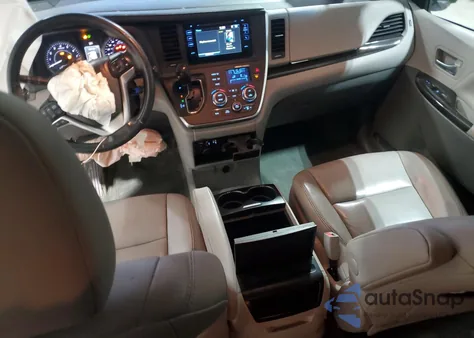 2015 Toyota Sienna Xle z USA, uszkodzony, nr VIN 5TDDK3DC1FS099757